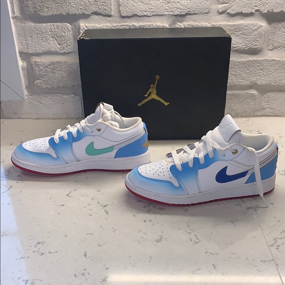 Jordan Blue and White Sneakers Low-Top Classic